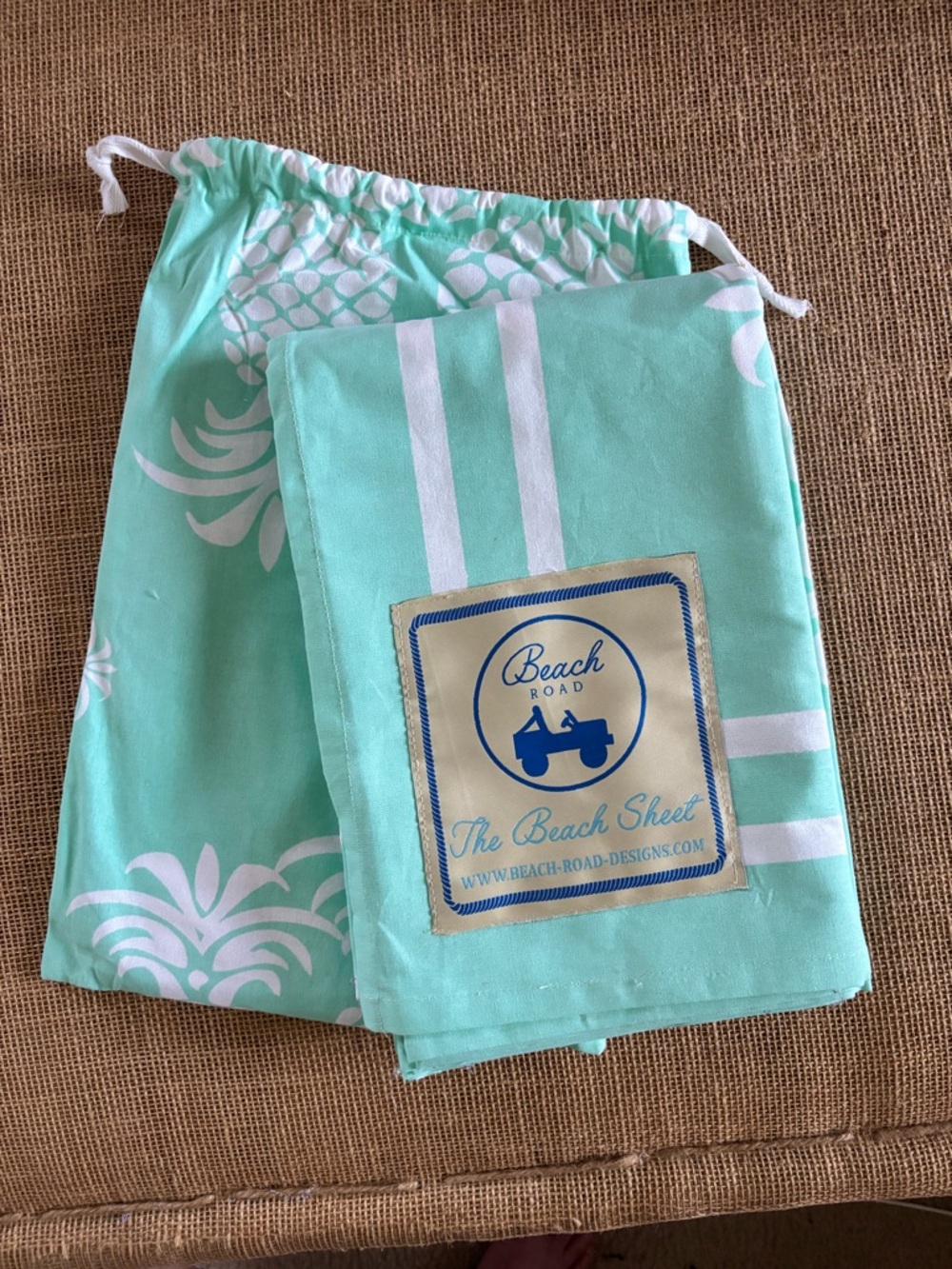 PINEAPPLES TRAVEL BEACH SHEET - LIGHTWEIGHT, COMPACT